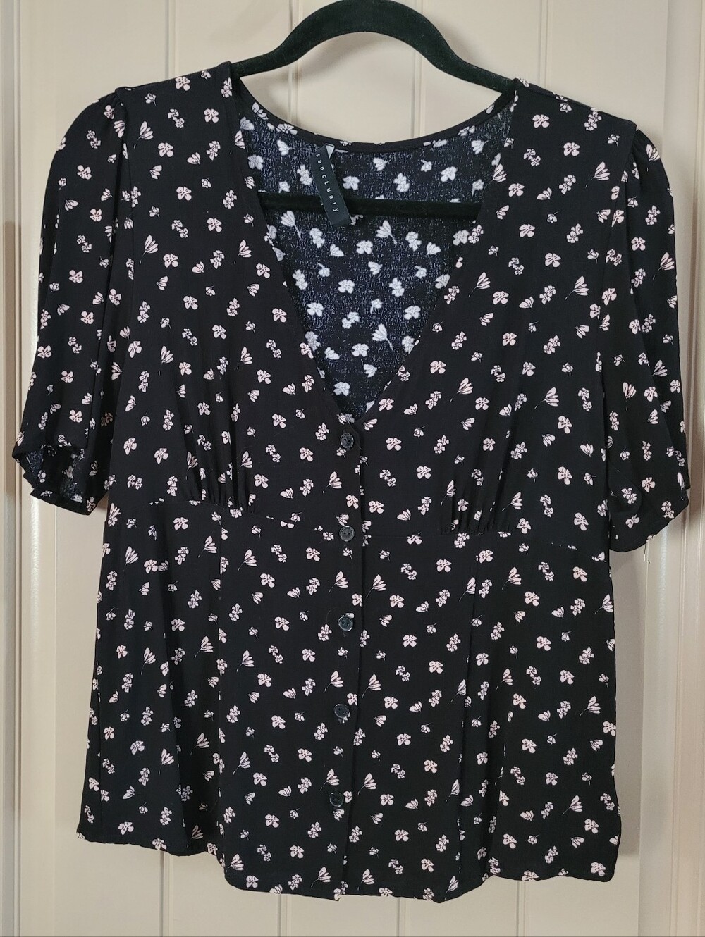 Sanctuary Black Button-Front Top with Pale Pink Floral Print